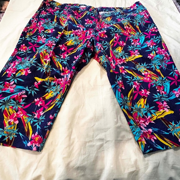 NEW PHOTOS! CAPRIS, FLORAL, SUMMER BLUE (Multicolour), SIZE 5X, BACK & COIN POCK - Picture 1 of 14